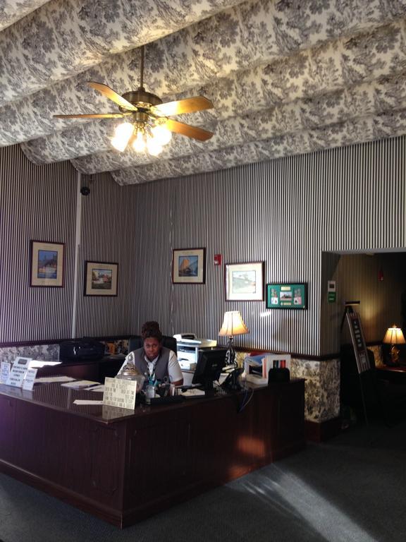 Greenville Inn & Suites Екстер'єр фото