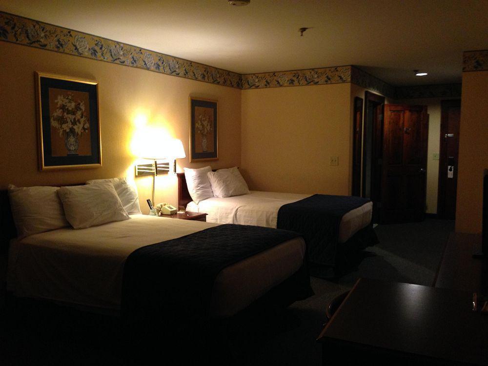Greenville Inn & Suites Екстер'єр фото