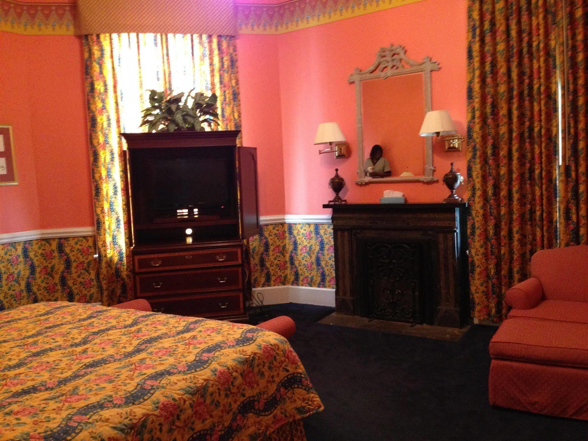Greenville Inn & Suites Екстер'єр фото