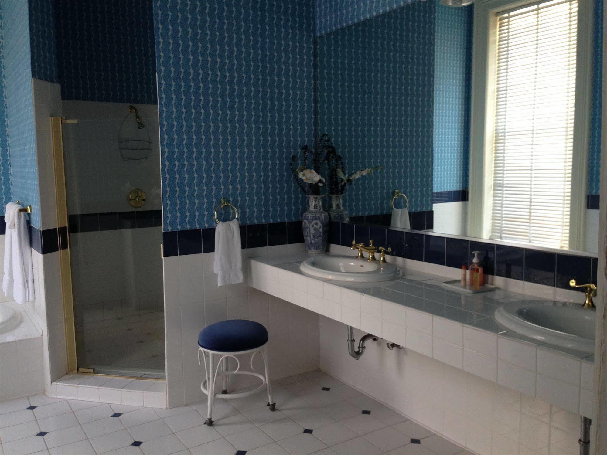 Greenville Inn & Suites Екстер'єр фото