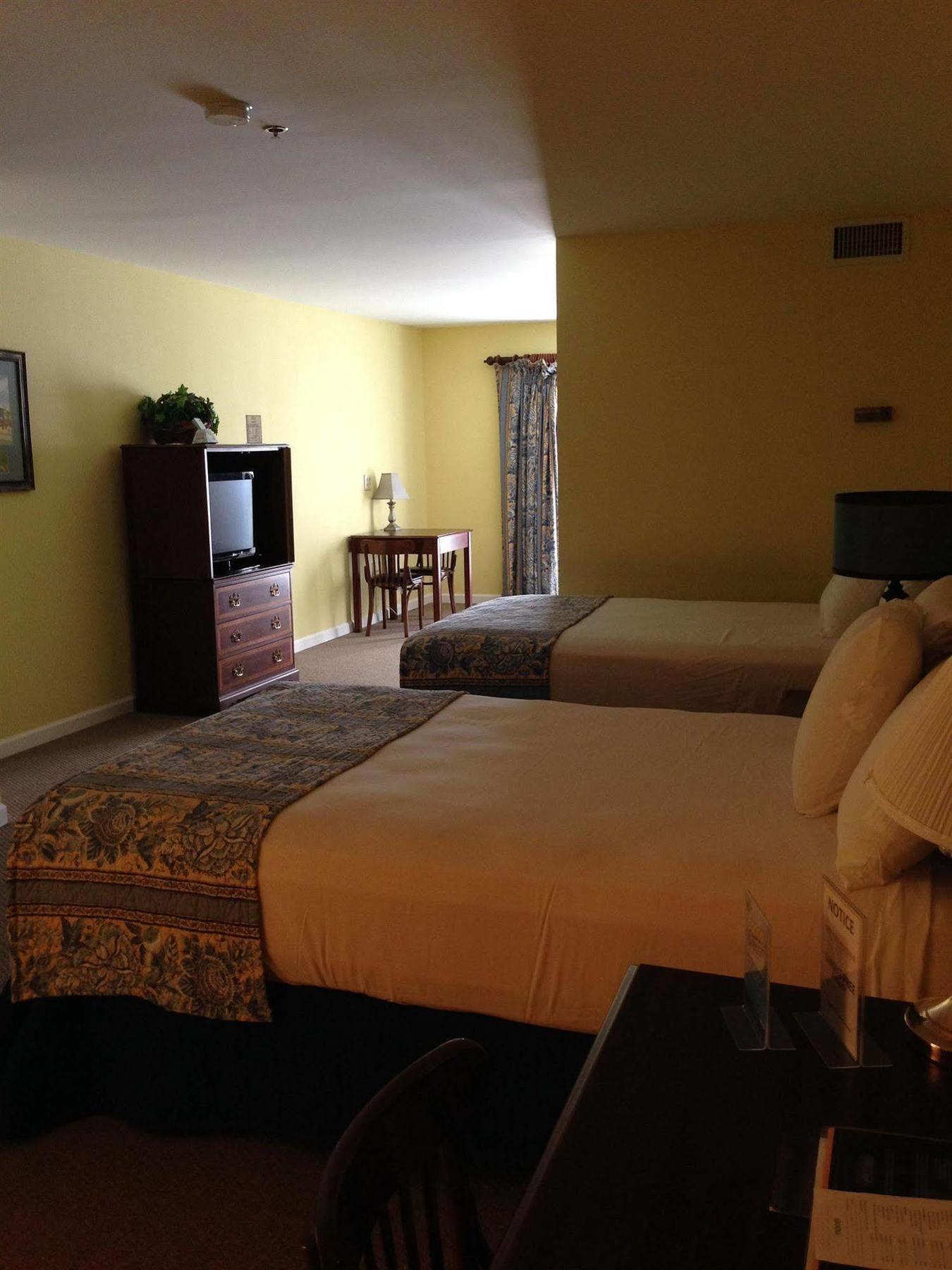 Greenville Inn & Suites Екстер'єр фото