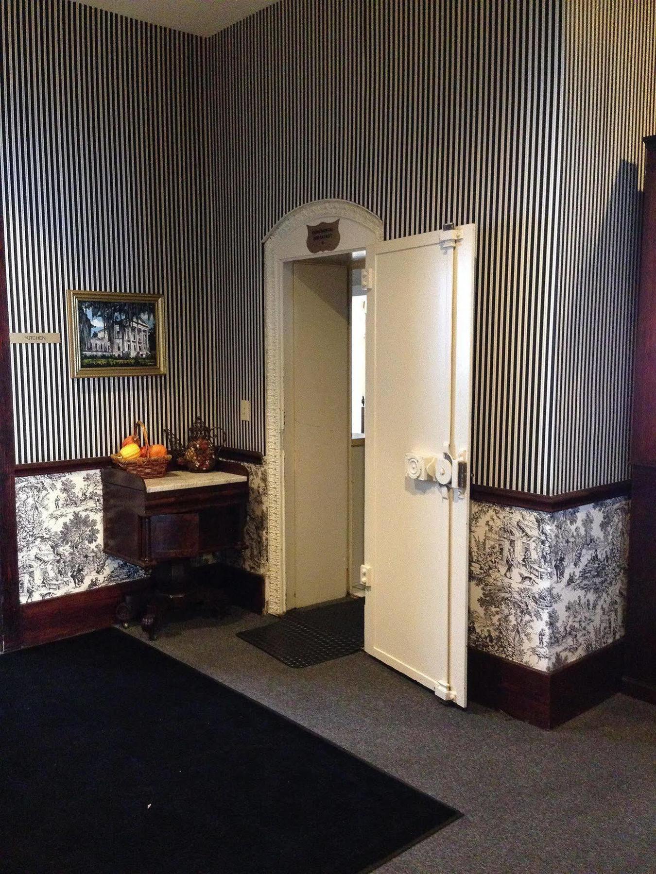 Greenville Inn & Suites Екстер'єр фото